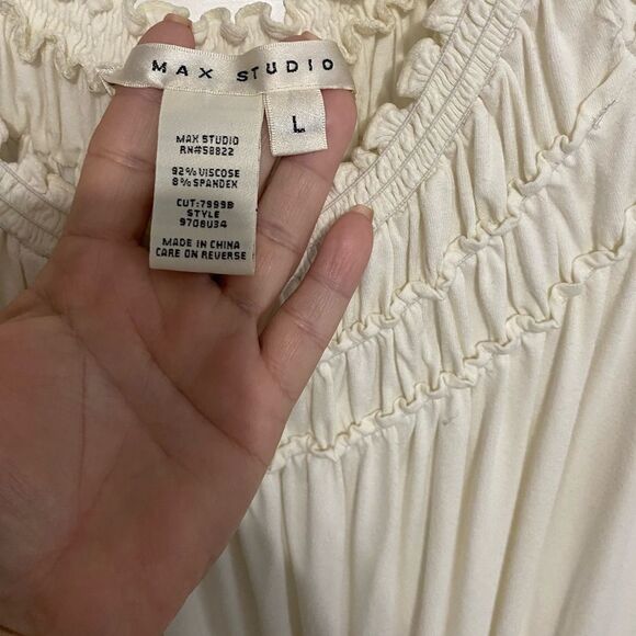 Elegant Cream Women's Top - Picture 2 of 3